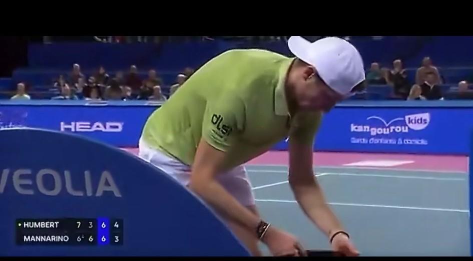 疑似打假球？ATP250蒙彼利埃赛，他在决胜盘抢七4-3领先他突然去看了手机，然