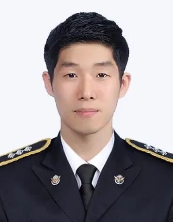 李在锡，34岁，韩国海警员请记住，他的名字！2025年9月11日凌晨，一名中国男