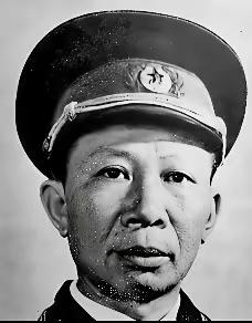 1942年，八路军干部周彪，正在小心翼翼地率队伍转移，途中，他偶然发现秘书，居然