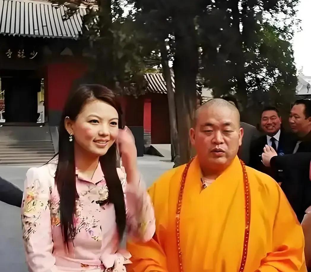 李湘终于回应与释永信的过往。根据李湘文中所说，她跟释永信只是十几年前仅一次工作