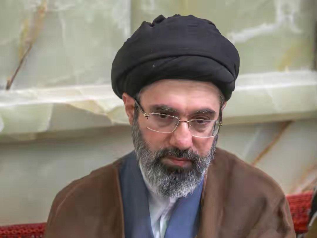 穆杰塔巴收到伊朗高层联名密信，打开一看：若再不回头，就是灭顶之灾。位于英国伦敦的