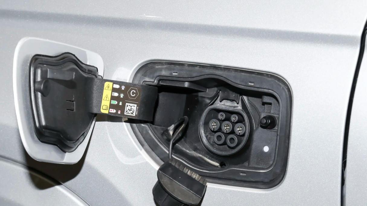 Jeep大切诺基4xe对比经典款：27.99万的换代车型值不值得买？