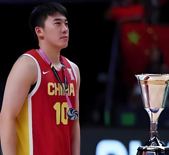 王俊杰放弃CBA选秀、签约香港金牛，就是这两个原因！第一，若参加CBA选秀，哪怕