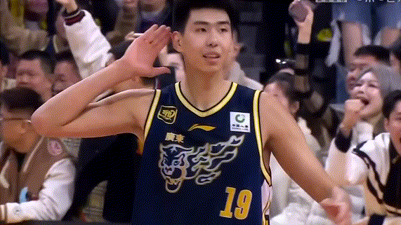 广东男篮vs龙狮男篮CBA广州男篮队员徐昕接受媒体采访点评了本场比赛。徐昕：我觉