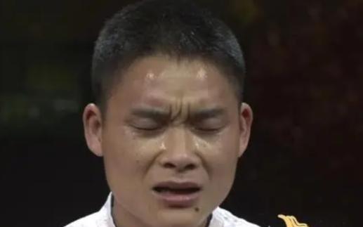 “爸爸，我错了，您能原谅我吗？”，2002年，8岁的小男孩唐乐清，仅仅因为父亲的