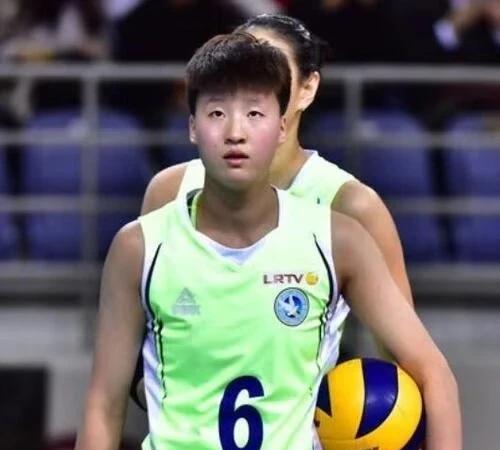 不是中国女排的副攻越来越弱了！这个问题本身就是错误的！而是有实力的副攻没有进