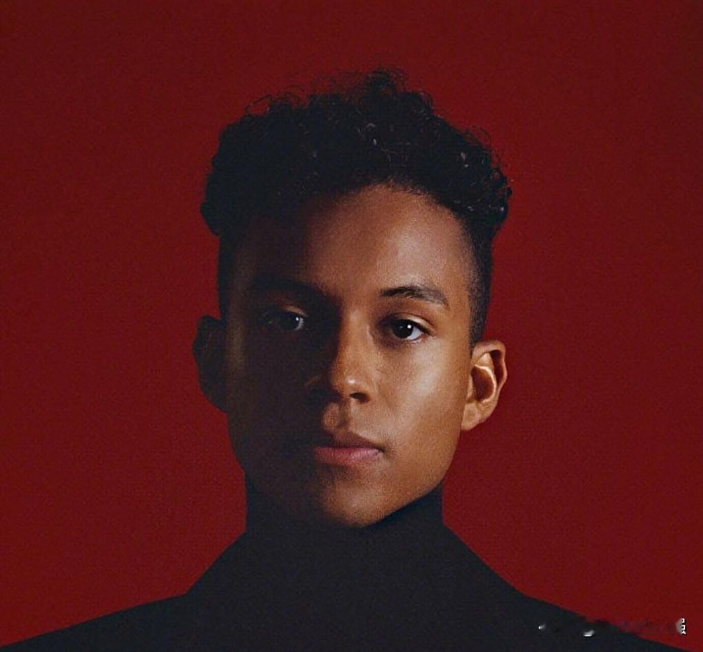 这选角也太成功了吧，迈克尔杰克逊亲侄出演MJ传记，而且业务能力也是非常的出众。