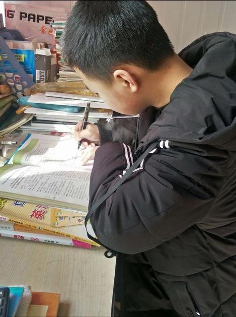 初中三年，学生是按这个顺序被淘汰的1、第一个被筛掉的，往往是英语不行的。这门