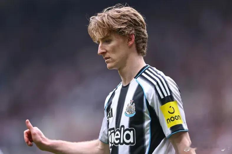 纽卡核心转会传闻：阿森纳求购戈登需破亿，球队面临挖角危机纽卡斯尔传奇射手阿兰-