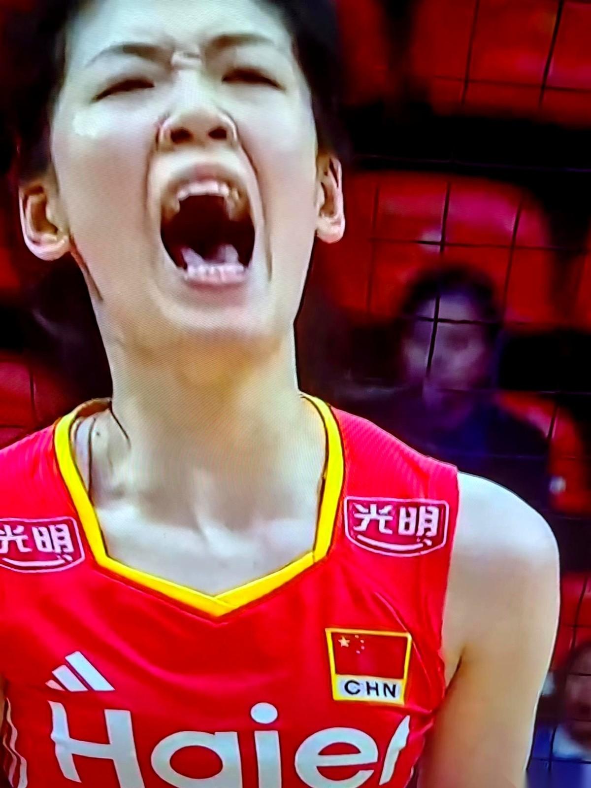 你说这事儿怪不怪？咱们手里攥着个王牌，一个能一锤定音的姑娘，结果呢？不让她出去