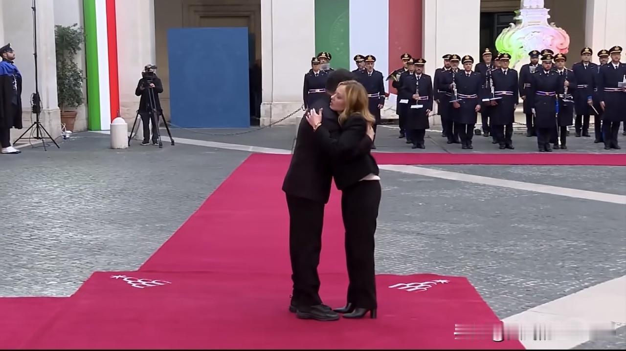 意大利总理呼吁泽连斯基做出“痛苦让步”——据意大利《晚邮报》报道，意大利总理梅洛