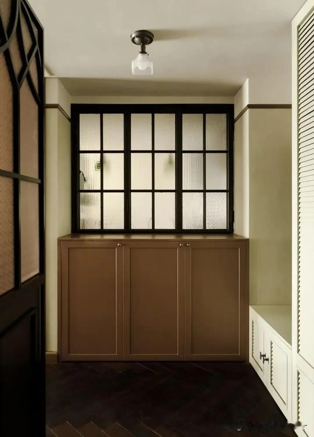 别再往客厅塞大理石电视墙了。真正值钱的豪宅，现在都在偷偷“拆东西”。上海黄