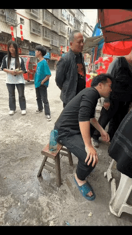 谁在我水杯里放蛤蟆？