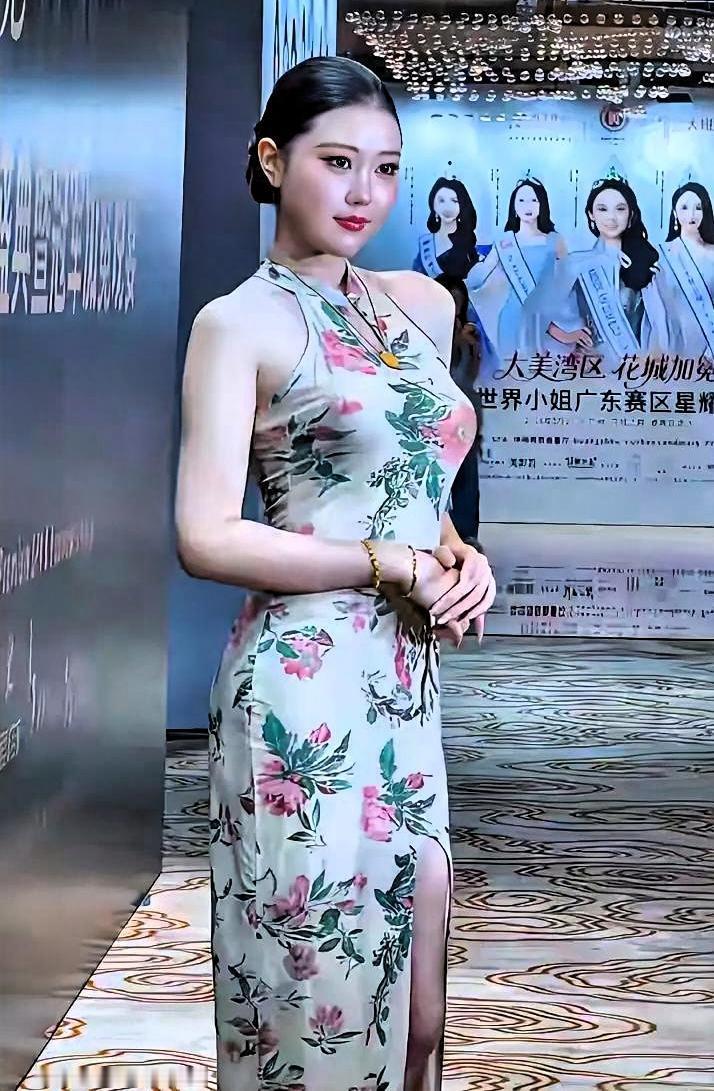 19岁拿了个世界冠军，评论区最高赞却在夸她