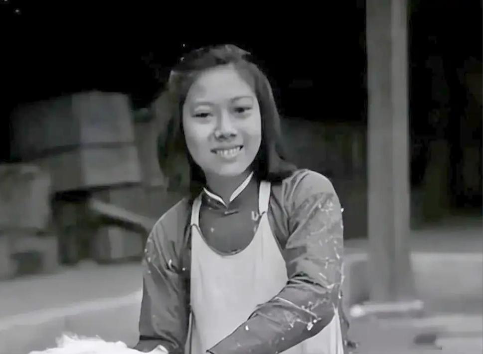 1953年9月，天津棉纺二厂突然来了四名便衣警察。他们径直走向正在运转的纱锭机，