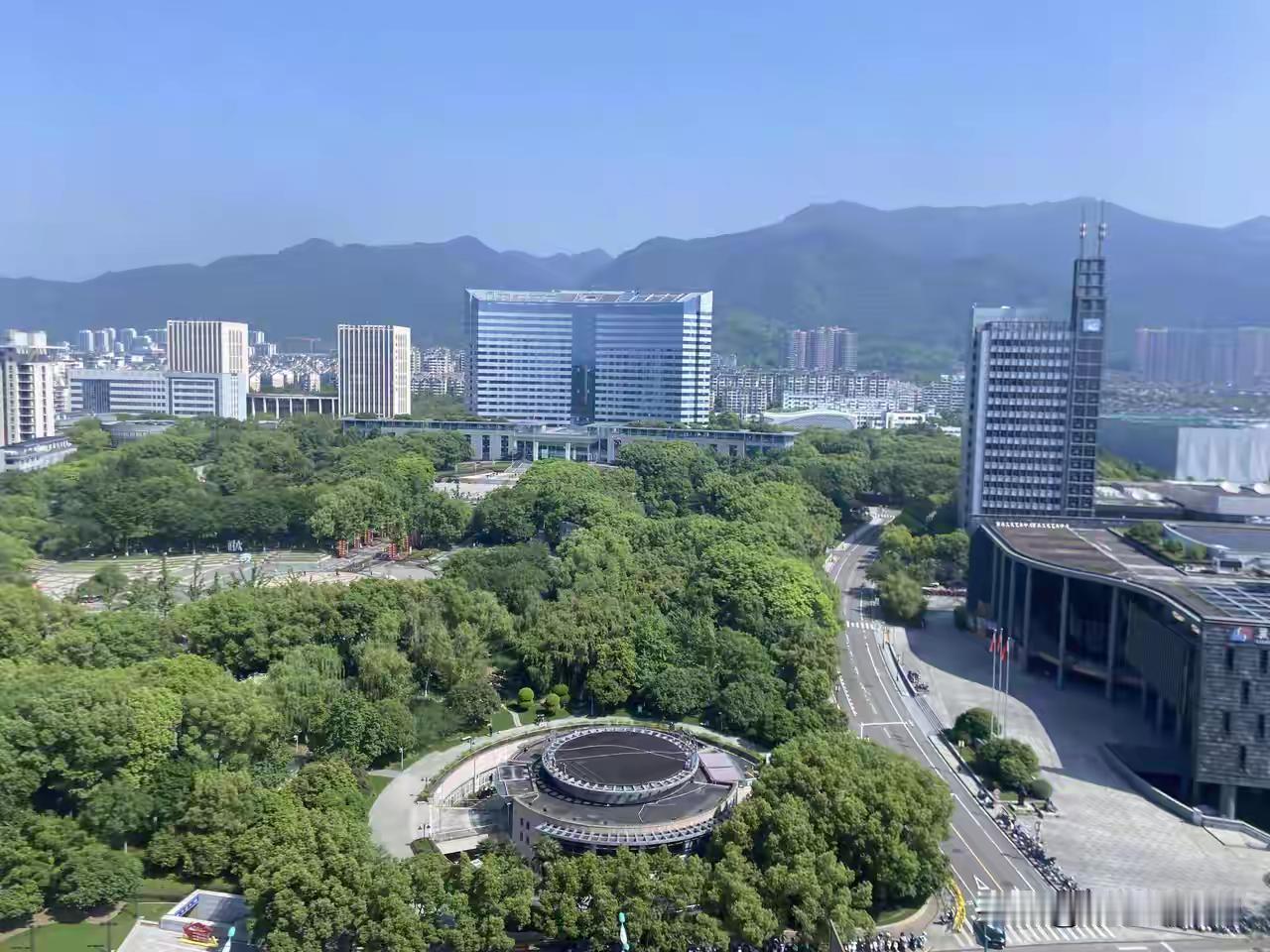 作为浙江GDP最垫底的城市之丽水市也是全国水质与空气质量双双进入全国十强的城市