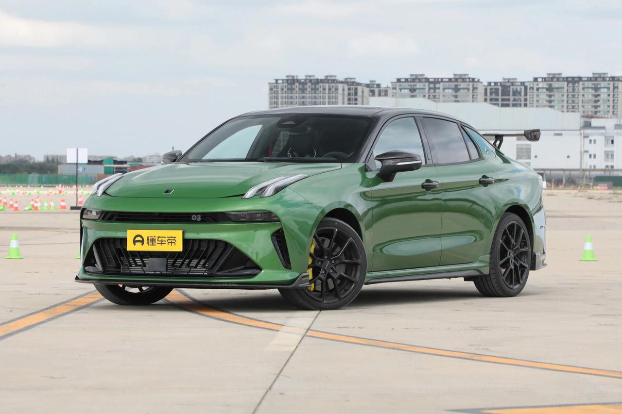 在二手紧凑型运动轿车市场，领克03凭借沃尔沃技术背书与鲜明的年轻化定位，成为不少