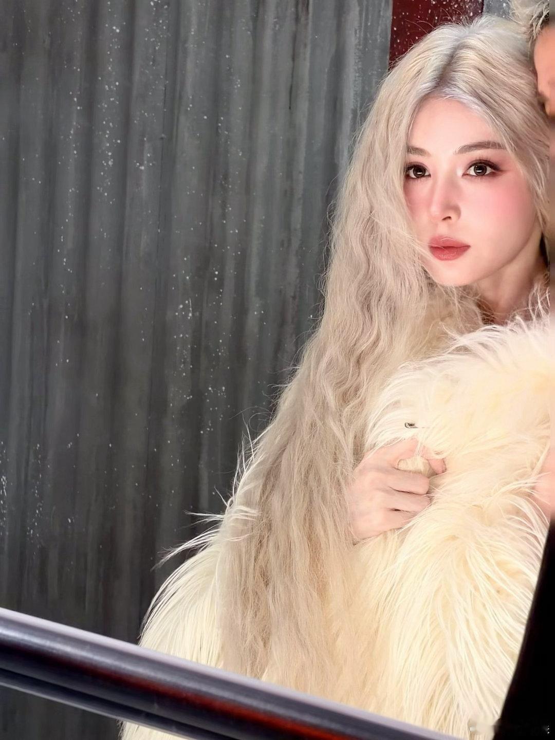 娜扎Live图画外音谁在感叹好美娜扎完全芭比来的原相机live图见证娜扎神颜，