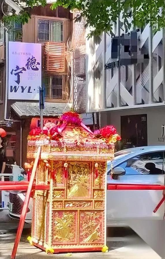 家门不幸！表姑家咋了？一场婚姻竟让家支离破碎。表姑小儿子娶了个媳妇，谁知丈母