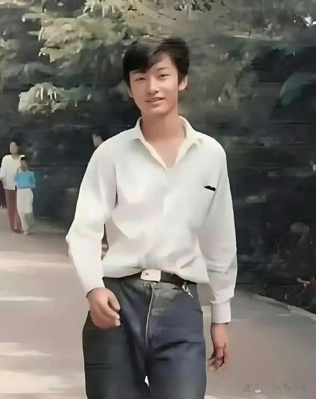 我的天，黄晓明当年在班里简直就是颜值天花板​​​