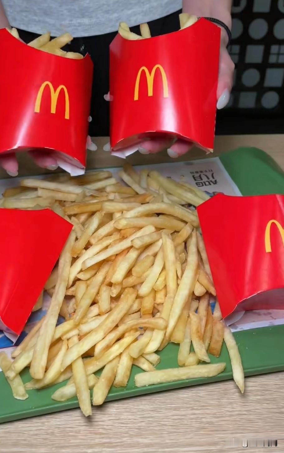 这是什么新型骗术吗？昨天下午在通州万象汇麦当劳正准备开吃呢一个四五十岁的