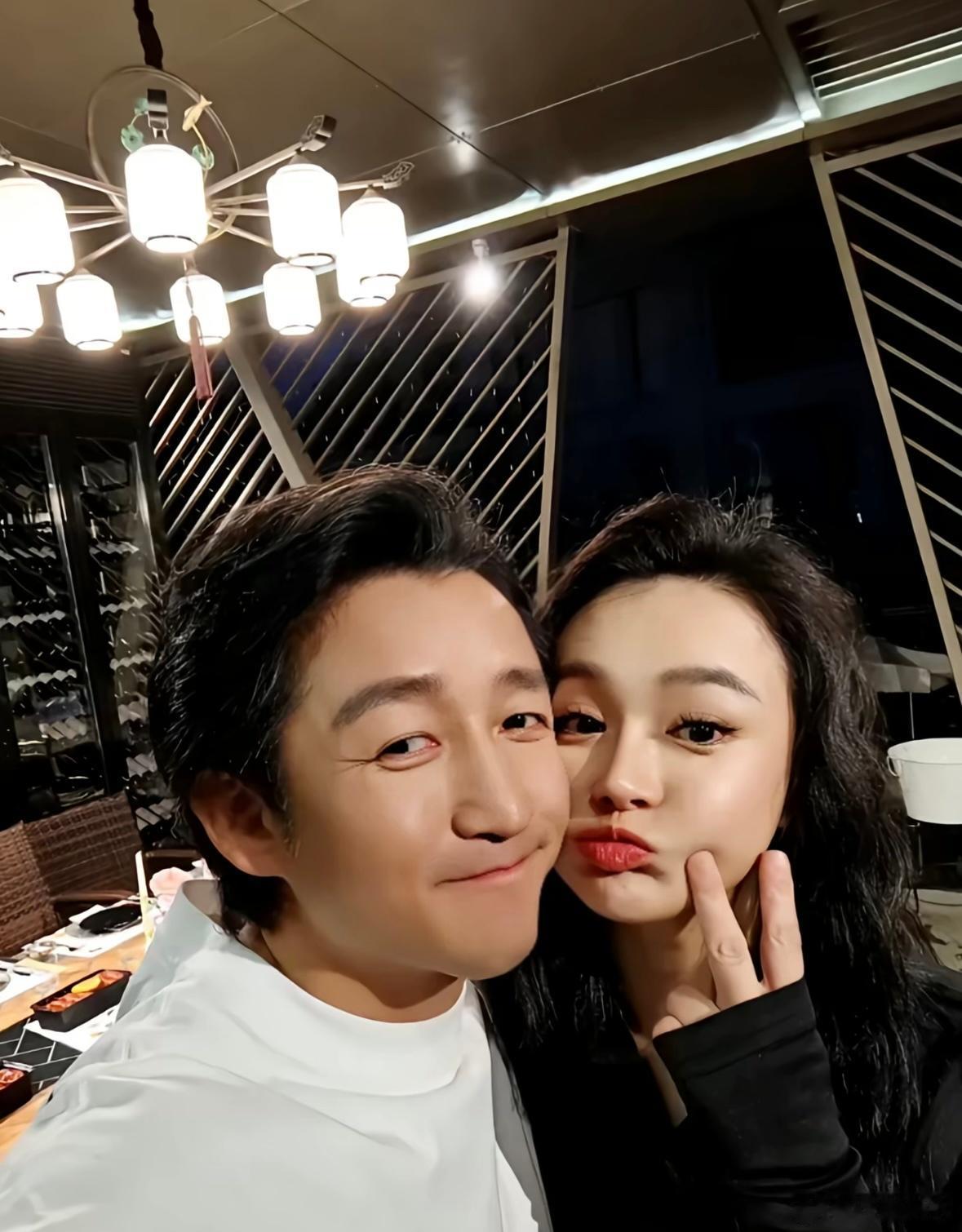 反转，冉莹颖自曝收入是邹市明的5倍！谁能想到曾经靠拳台风光养家的邹市明，如今家