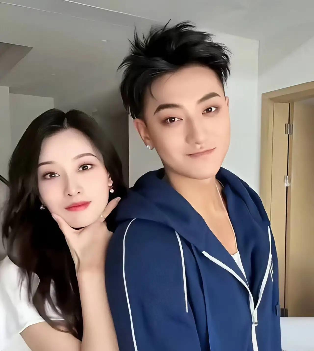 自从黄子韬公开有了孩子，大家都好奇，这娃平时到底是谁在带？一边黄子韬忙着直