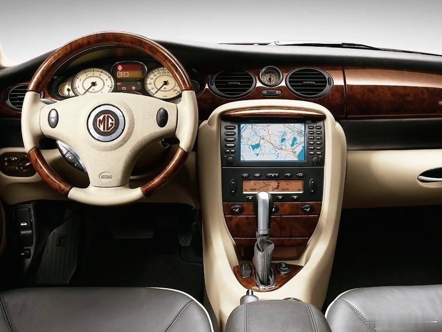 鸣笛最方便的车，估计就是这3台，老款名爵MG7、荣威750，带单独的鸣笛按钮，用