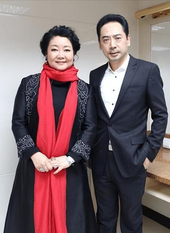 1991年，萨日娜为能分到11平米房子，258元彩礼就嫁给同学潘军，婚后她被嫌弃