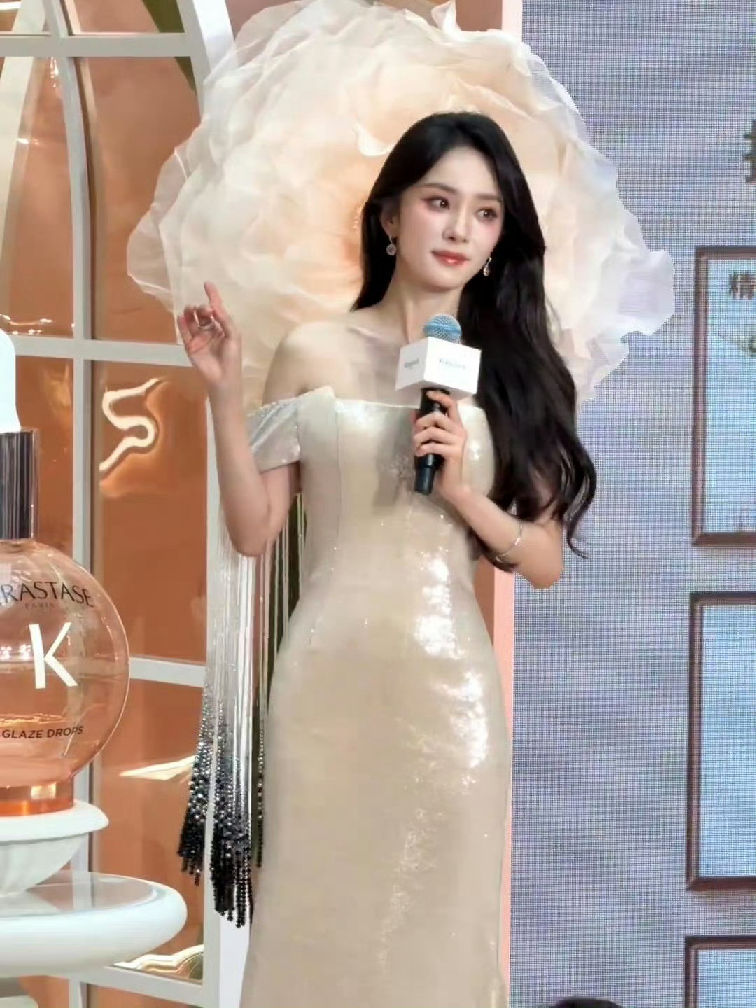 杨幂头纱杨幂头纱错位图。。这状态美成啥了，美神降临