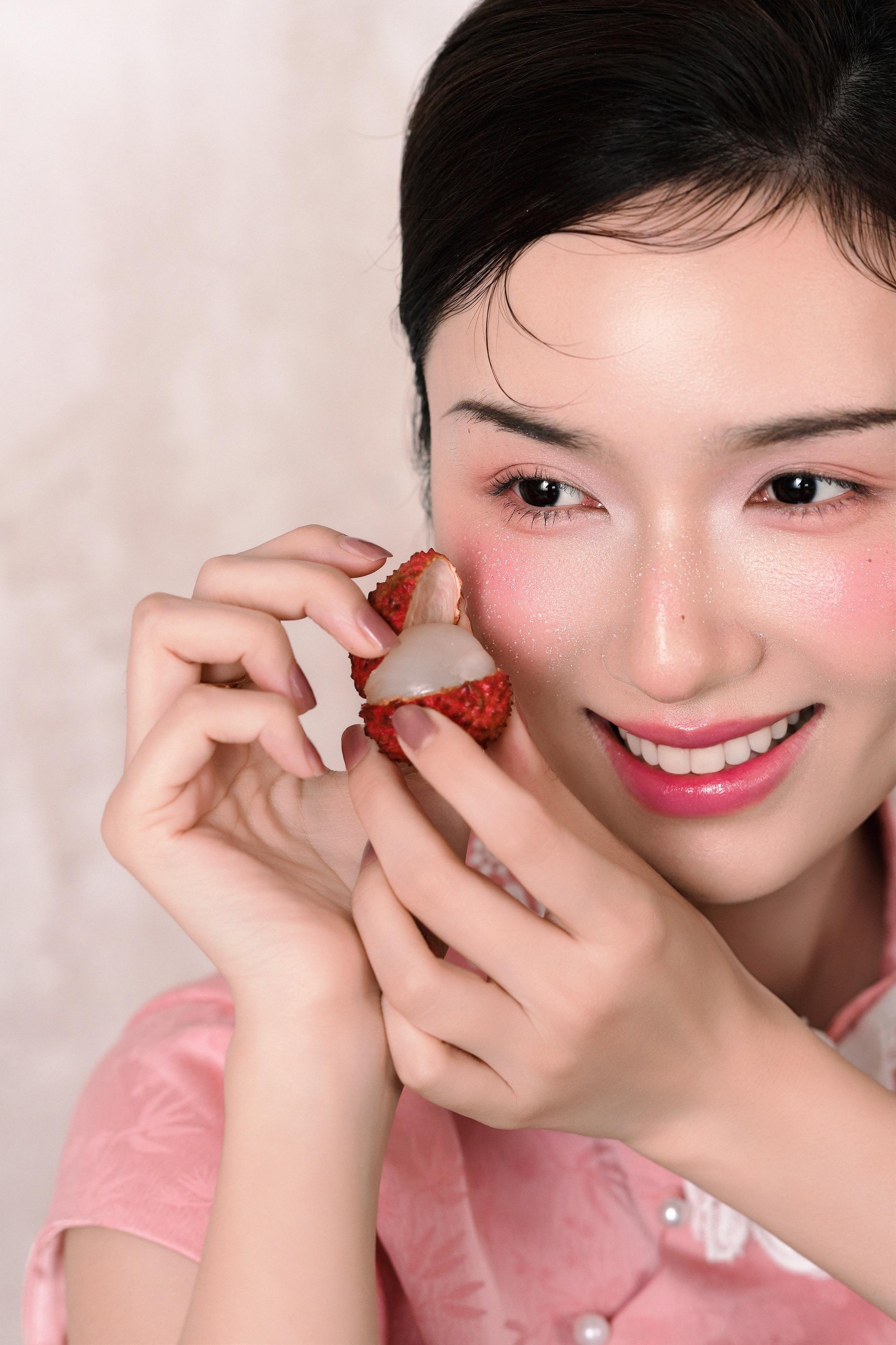 放弃幼态审美，感受中式美学的魅力。