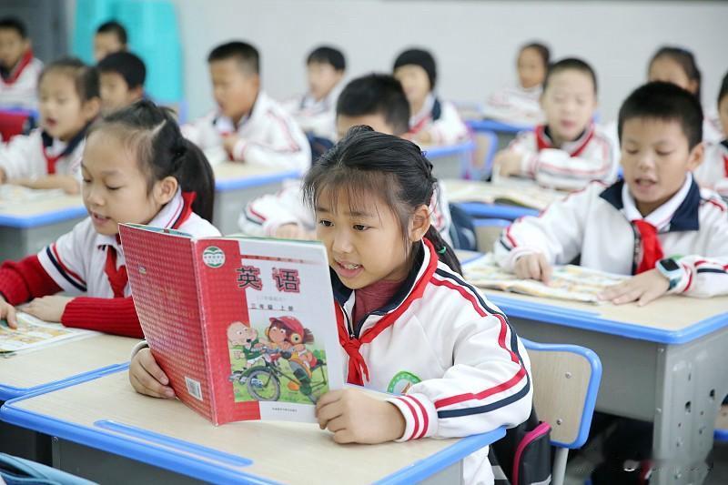 —-“英语要从娃娃抓起”和“牛奶要从孩子开始喝”都是毒害无数中国孩子的手法，如果