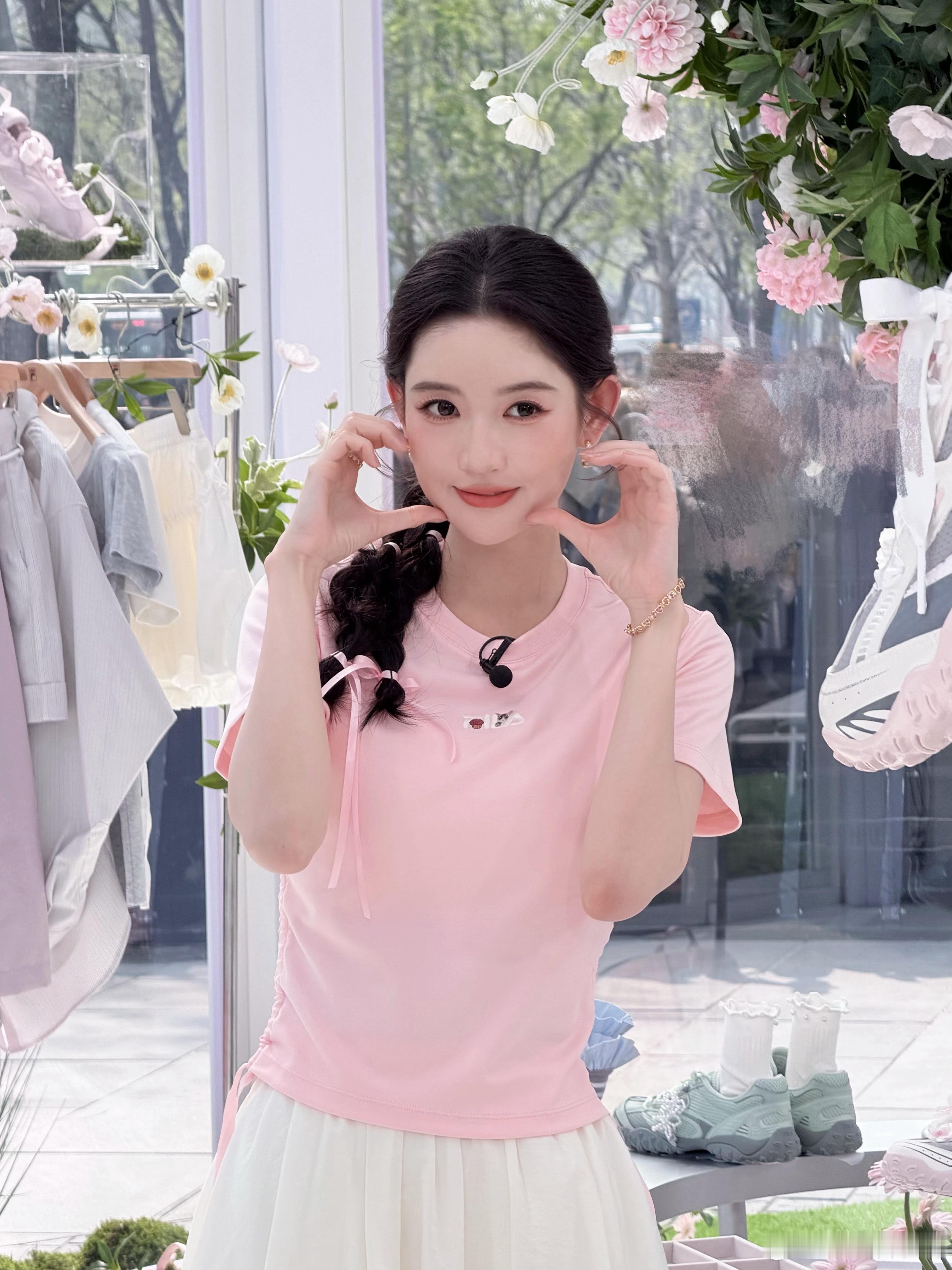 直接封神！王玉雯“甜妹妆容”炸街王玉雯这“初恋感甜妹妆”，3个技巧直接封神！1️