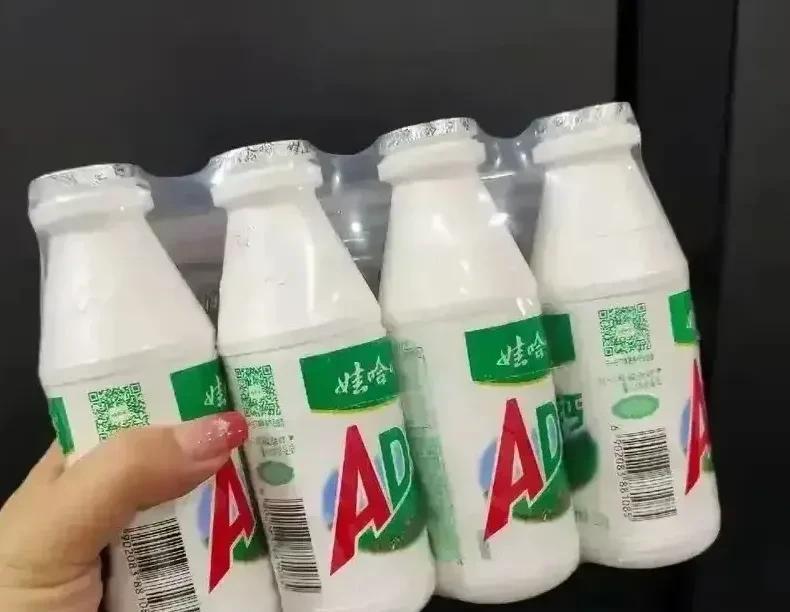 1996年上市的娃哈哈AD钙奶，90后出生的孩子小时候基本都喝过，很多年来，家长