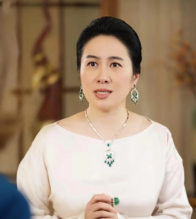 终于明白资本大佬为啥愿意给叶璇机会了不是因为她背景强大，也不是因为她46岁依旧