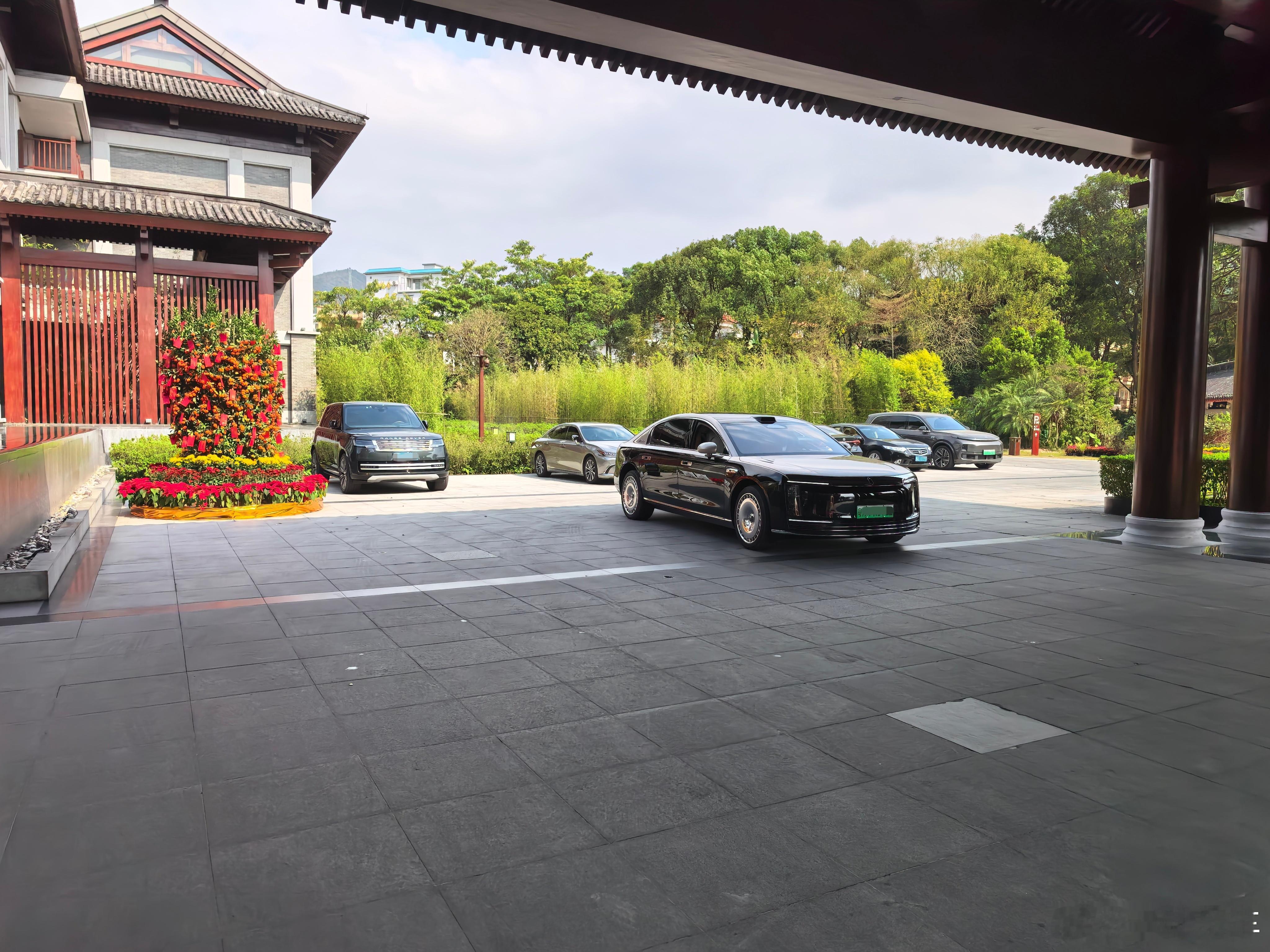 开我的S9T来度假村玩玩~在这还正好发现一台尊界S800，真的尊