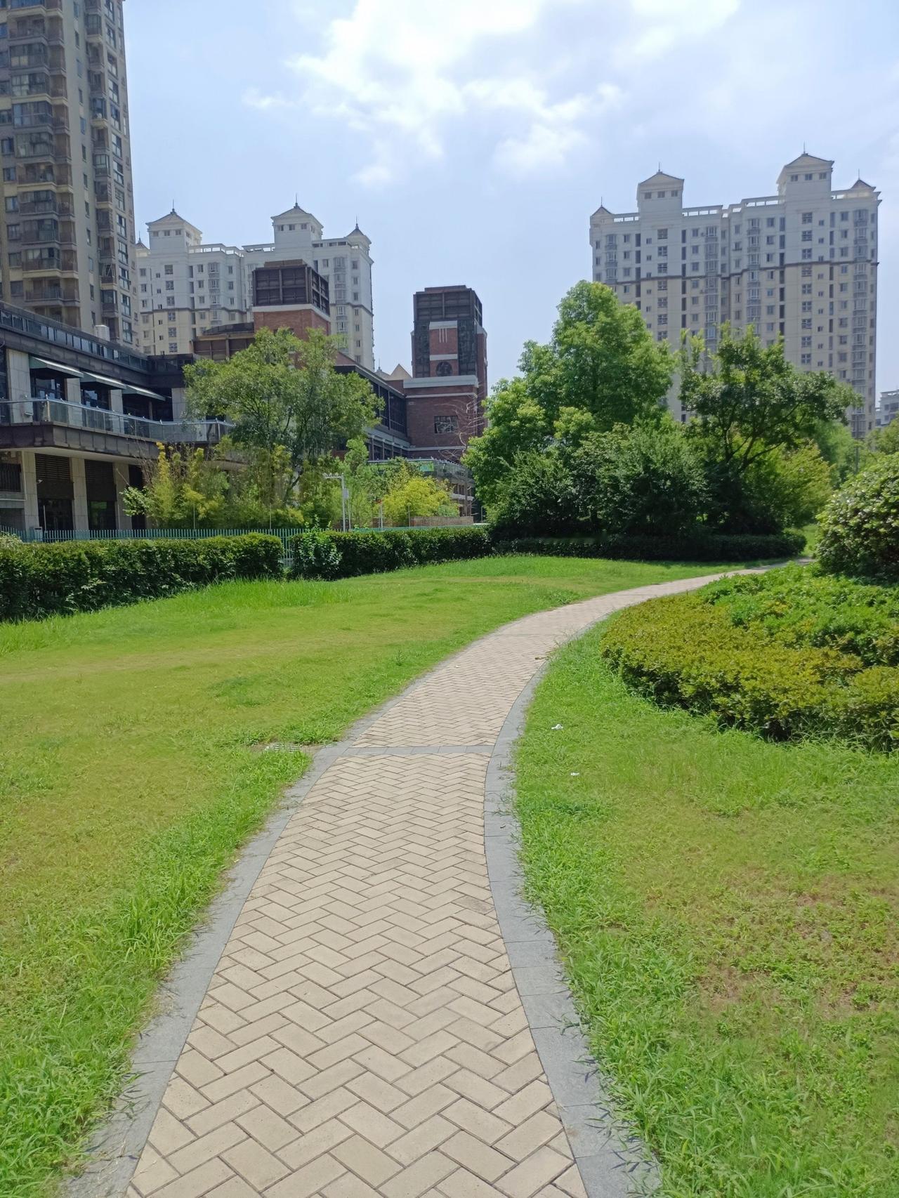 一位老中医说：“长期慢跑，能解决80%的病。不是它能治病。是它能拔根。80%的病