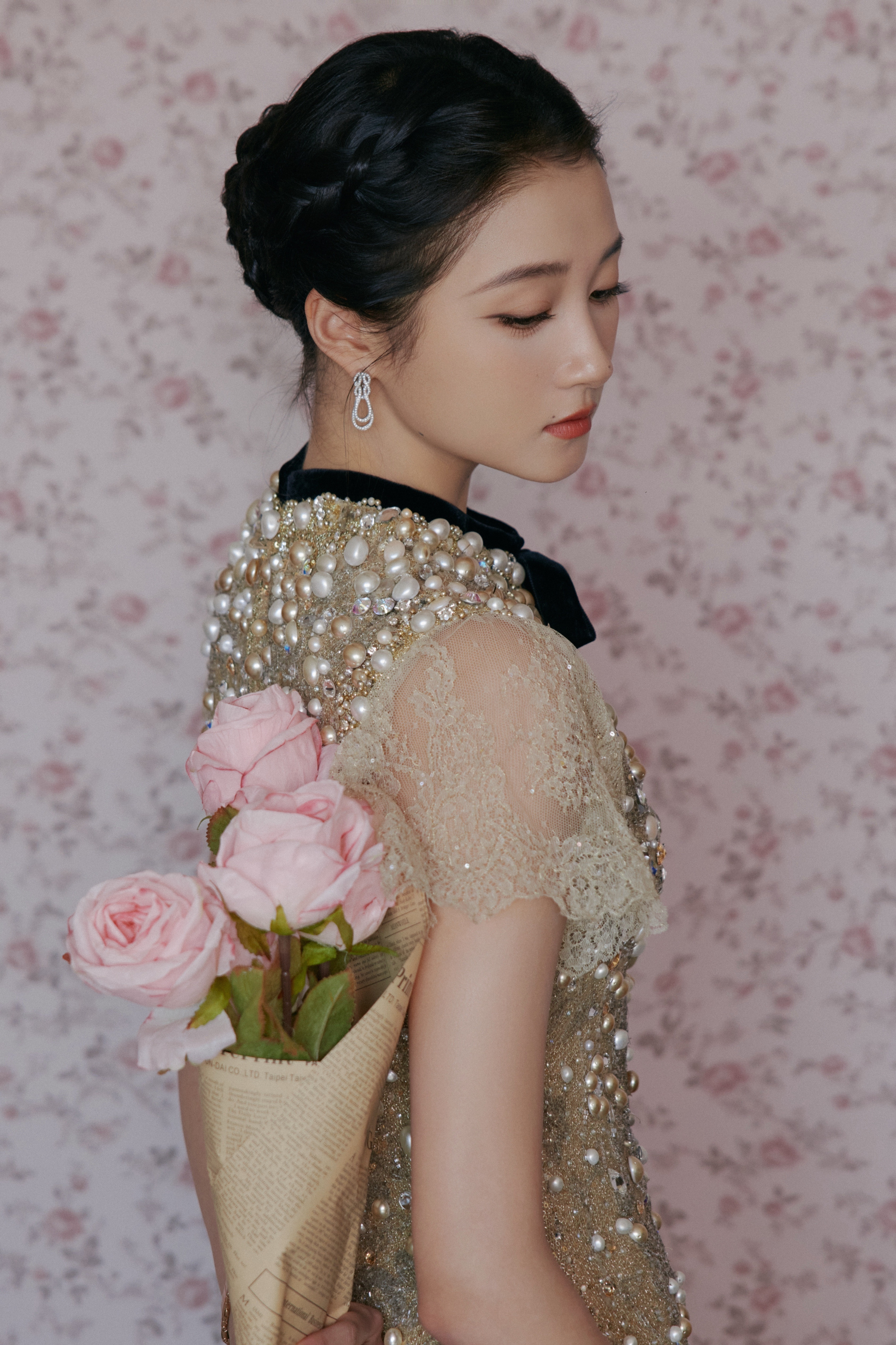 👠关晓彤飞天奖第二套造型关晓彤夸山东很好吃