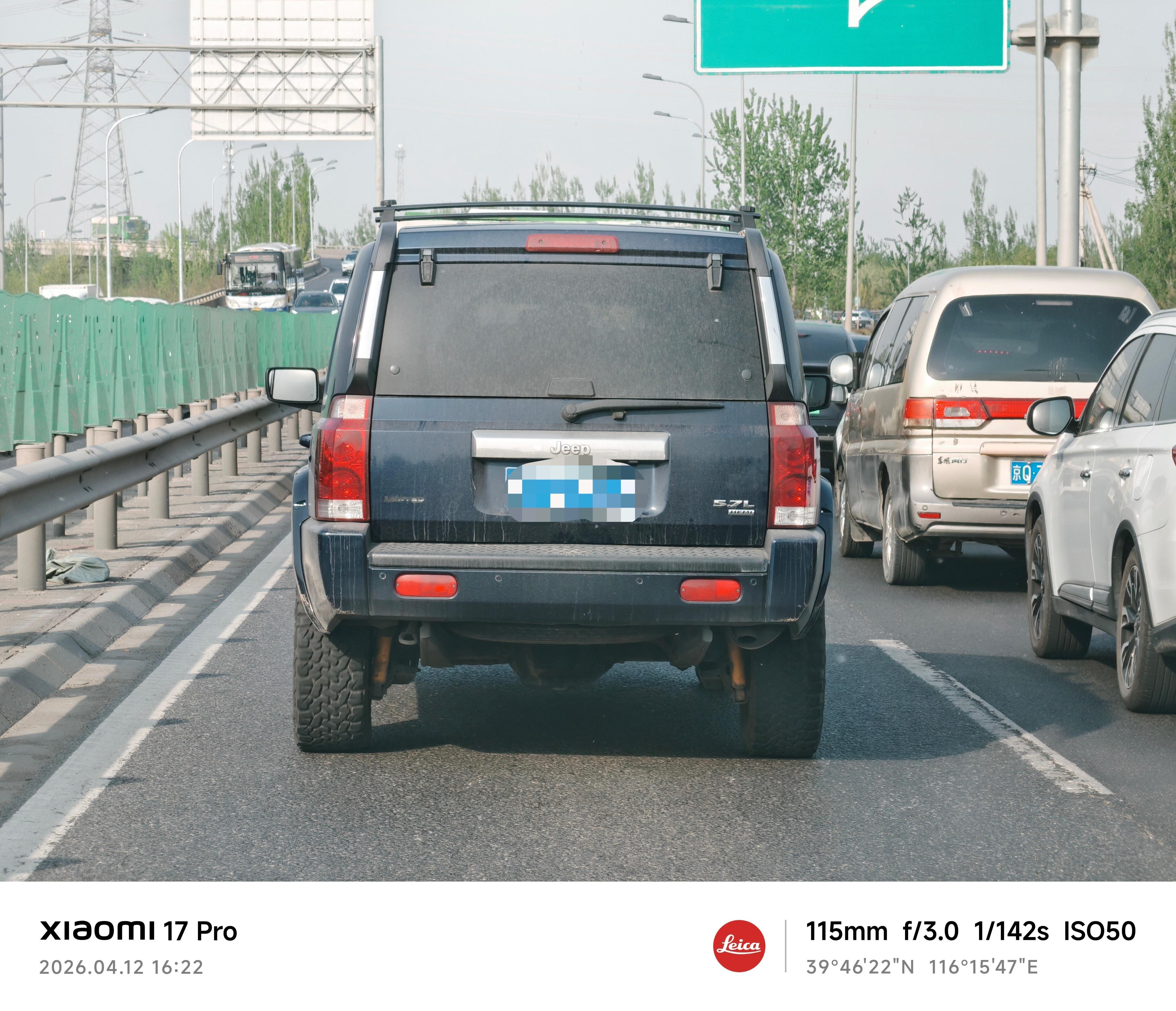 看到jeep指挥官想起个往事，那是十几年前了，我跟同事们开着当时市面上所有20万