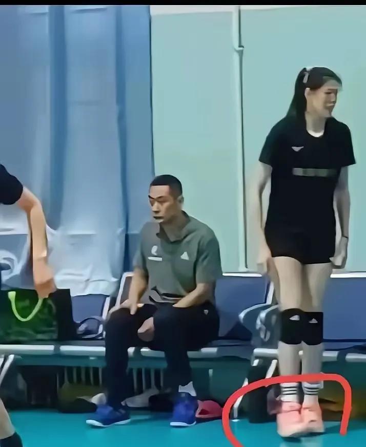 李盈莹被绑架随队训练是谁更离不开她？她能够进国家队肯定是赖亚文的召集否则