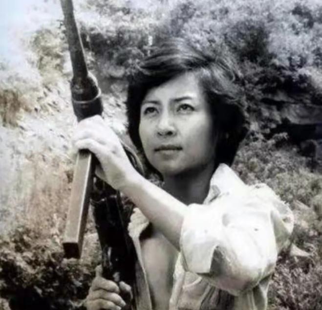 1975年，上百名美军惨死在越南美女特工阮文慧手下，美军悬赏10万未果，谁知4年