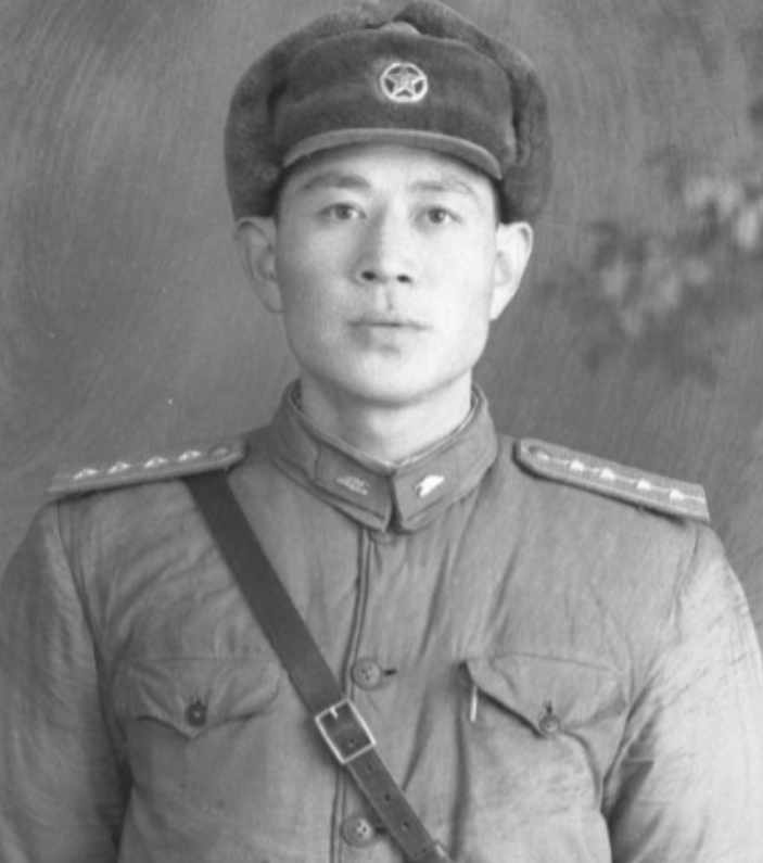他是电影《长津湖》主角“伍千里”的原型，在抗美援朝中，他担任的是志愿军27军80