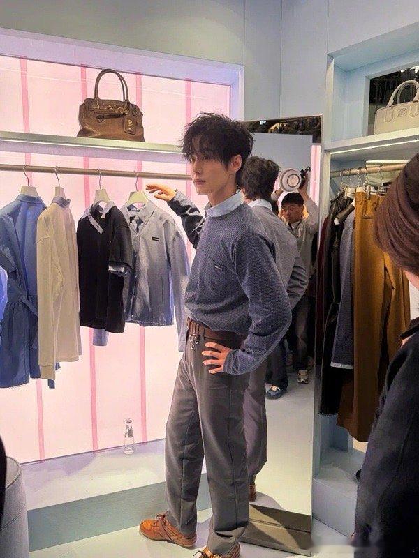 何与miumiu活动出图，怎么评？何与miumiu活动生图路透