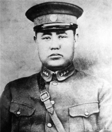 1959年冬，北京西单鸿宾楼的一场会面，在后世历史叙事中广为流传。傅作义早早到