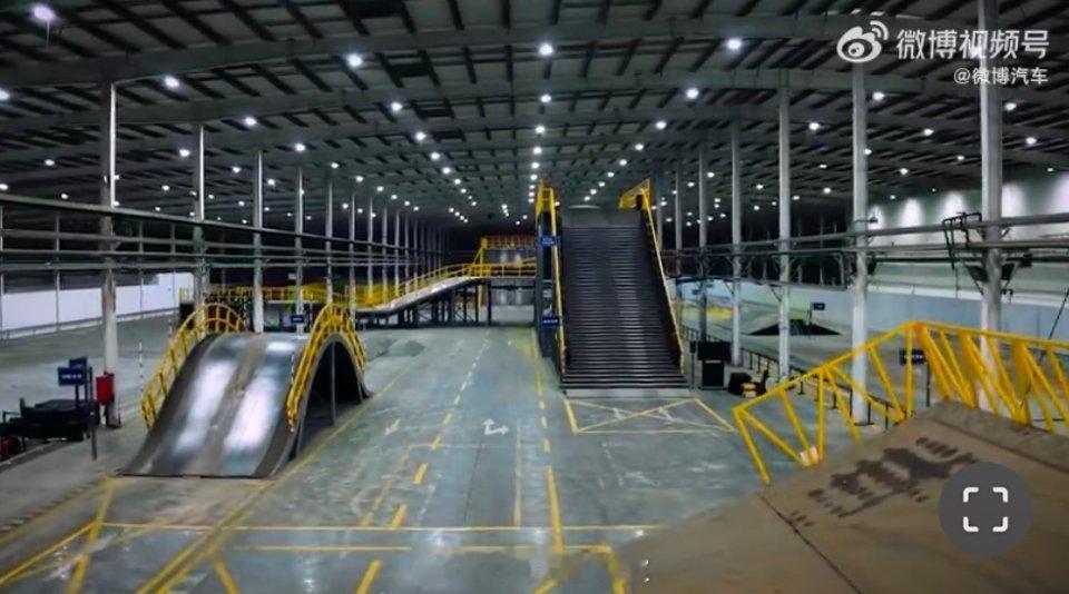 把山搬进厂里是疯了还是清醒看似大胆的创意，实则是产业与生态的深度融合。将山体景