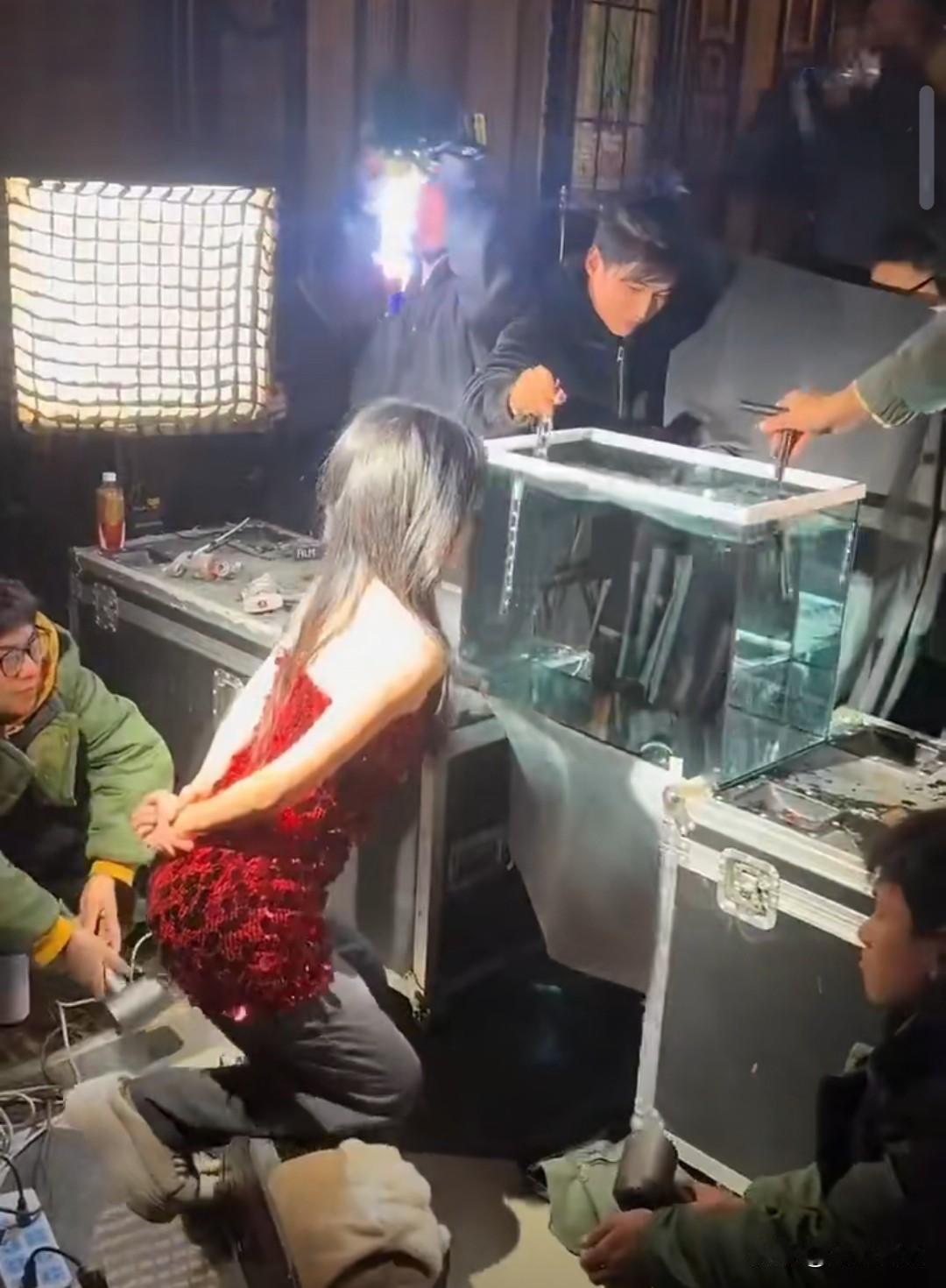 原来短剧女主被浸在水里的戏是这样拍的​​​
