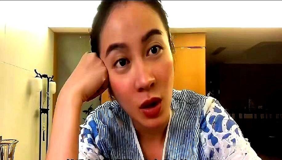 谁能想到，胡杏儿也曾是陈冠希的“迷妹”。叶璇直播时突然聊起陈冠希，说他现在外
