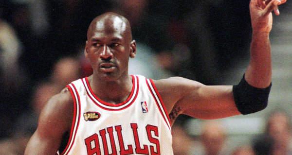 迈克尔·乔丹在首次以嘉宾身份参与NBC的NBA转播时,谈到了自己对篮球的热爱,以