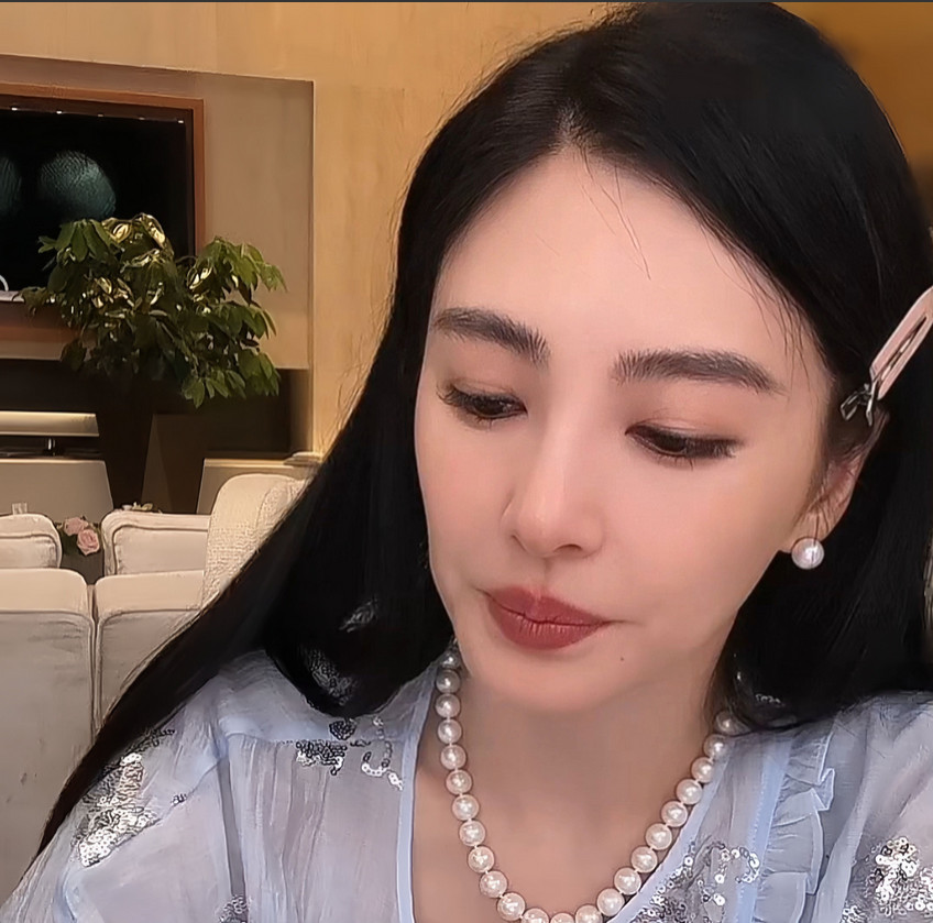 全网最郁闷的艺人，说不定就是张雨绮了。明明有颜值、有身材，演技也拿得出手，可
