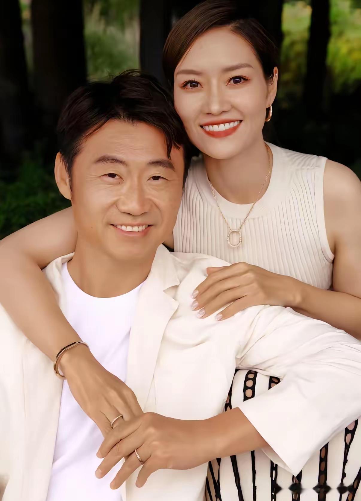 著名的网球运动员，李娜和她的丈夫李娜本来就不丑，现在退役了，打扮的越来越漂